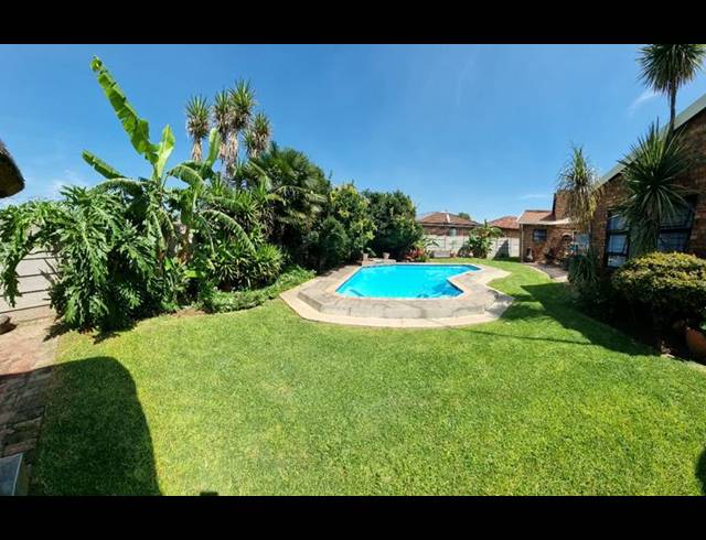 4 BEDROOM HOUSE FOR SALE IN DALPARK EXT 1